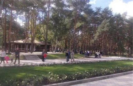 Червоні вітрила в Черкасах - прекрасне місце для відпочинку (червоні) Червоні вітрила в Черкасах - прекрасне місце для відпочинку