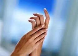 Болить безіменний палець на лівій руці (лівої) Болить безіменний палець на лівій руці
