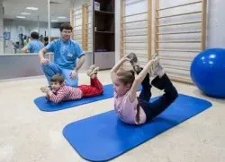 Хвороба Осгуд-Шляттера симптоми і методи лікування (Хвороба Осгуд-Шляттера кісткова тканина остеодистрофія коліно суглоб деформація травма підліток діти лікування профілактика) Хвороба Осгуд-Шляттера симптоми і методи лікування