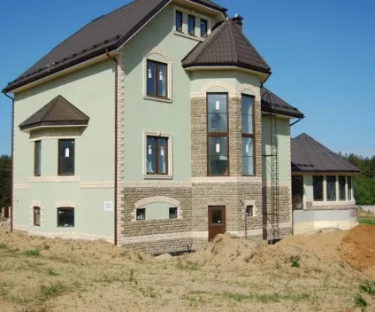 Фото фасадів будинків, оздоблення штукатуркою і декоративним каменем (обробка) Фото фасадів будинків, оздоблення штукатуркою і декоративним каменем