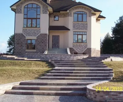 Фото фасадів будинків, оздоблення штукатуркою і декоративним каменем (декоративним) Фото фасадів будинків, оздоблення штукатуркою і декоративним каменем
