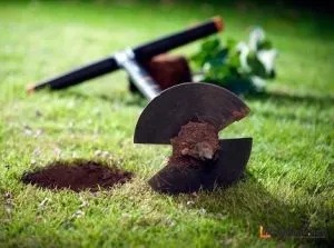 Буріння ям під стовпи забору ручним буром свердловини, установки (буріння) Буріння ям під стовпи забору ручним буром свердловини, установки