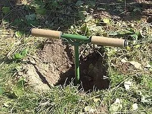 Буріння ям під стовпи забору ручним буром свердловини, установки (ручним) Буріння ям під стовпи забору ручним буром свердловини, установки