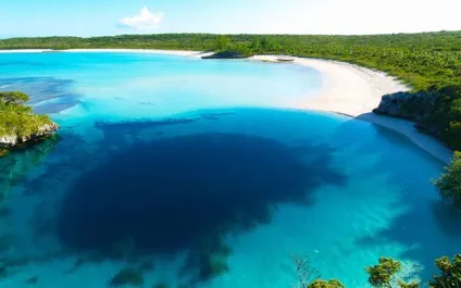 Велика (велика) синя діра або great blue hole в Белізі; блакитна діра в Дахабі (Єгипет); блакитна
