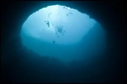 Велика (велика) синя діра або great blue hole в Белізі; блакитна діра в Дахабі (Єгипет); блакитна