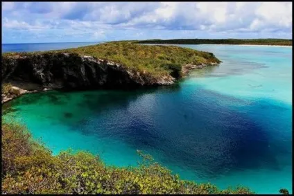 Велика (велика) синя діра або great blue hole в Белізі; блакитна діра в Дахабі (Єгипет); блакитна