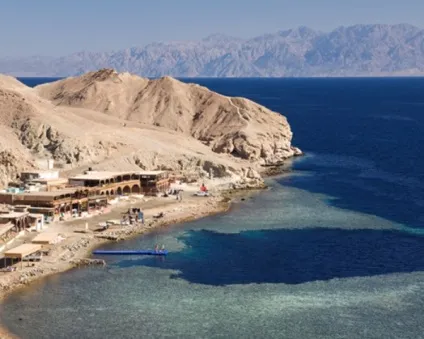 Велика (велика) синя діра або great blue hole в Белізі; блакитна діра в Дахабі (Єгипет); блакитна