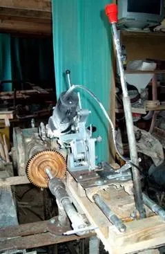 Годинники з дерева і ніяких цвяхів (зубів анкерного колеса) Годинники з дерева і ніяких цвяхів