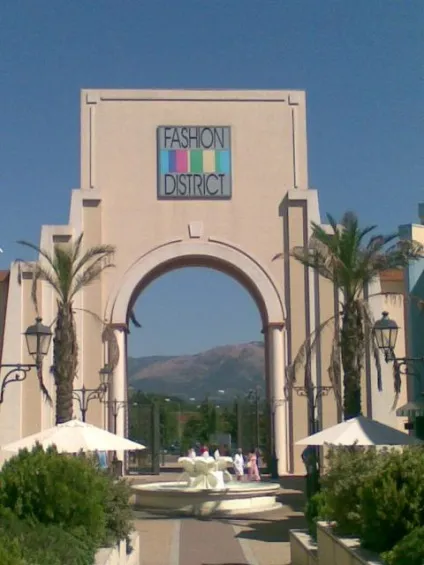 Що таке аутлет (outlet)