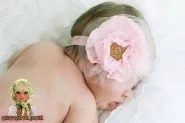 Дівчата - урок по виготовленню квітки з тканини c рюшами і сітки (тканини) Дівчата - урок по виготовленню квітки з тканини c рюшами і сітки