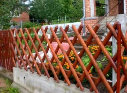 Дерев'яні паркани - фото, варіанти красивого і оригінального дизайну (оригінальні огорожі з дерева) Дерев'яні паркани - фото, варіанти красивого і оригінального дизайну