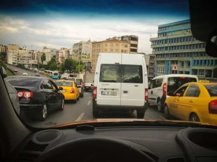 Дистанція між машинами по пдд в метрах - визначаємо дистанцію правильно (машинами) Дистанція між машинами по пдд в метрах - визначаємо дистанцію правильно