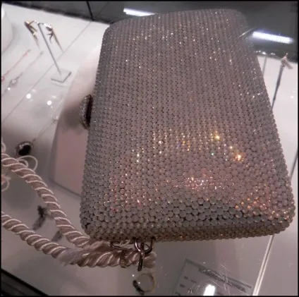 Вироби зі стразами Сваровськи своїми руками, фото (поверхнею) Вироби зі стразами Сваровськи своїми руками, фото