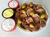 Яловичий язик з трьома соусами (рецепт закусок яловичий язик з трьома соусами покрокові фотографії) Яловичий язик з трьома соусами