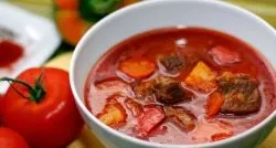Яловичина, тушкована з помідорами (помідорами) Яловичина, тушкована з помідорами