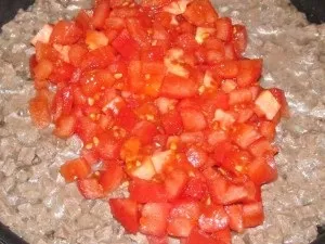 Яловичина тушкована з помідорами (що приготувати на смачну вечерю) Яловичина тушкована з помідорами