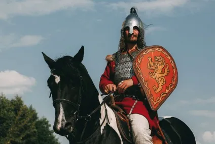 Які були малюнки на щитах українських дружин (були) Які були малюнки на щитах українських дружин