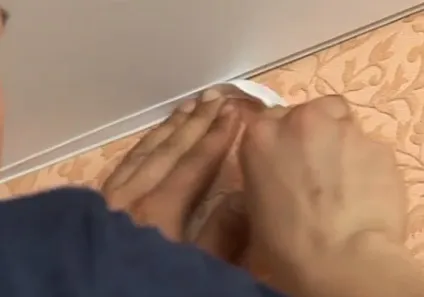 Як клеїти шпалери під натяжна стеля (шпалери) Як клеїти шпалери під натяжна стеля