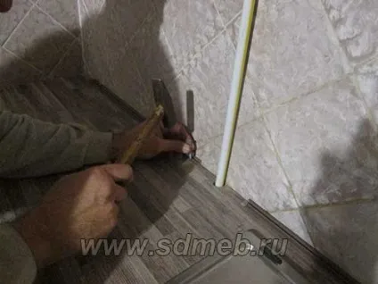 Як потрібно кріпити плінтус до стільниці - зробимо меблі самі
