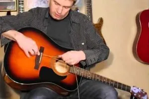 Як поміняти струни