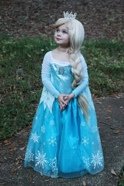 Як перетворити дівчинку в принцесу Ельзу (kleid von prinzessin elsa selbst nähen) Як перетворити дівчинку в принцесу Ельзу