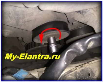 Як самому замінити ремінь генератора, кондиціонера і ролика на Хендай елантра hd