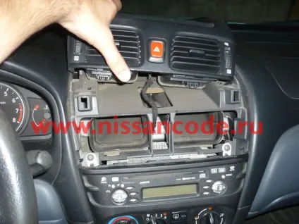 Як зняти штатну магнітолу nissan almera (n16) (магнітолу) Як зняти штатну магнітолу nissan almera (n16)