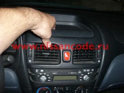 Як зняти штатну магнітолу nissan almera (n16) (nissan) Як зняти штатну магнітолу nissan almera (n16)
