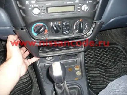 Як зняти штатну магнітолу nissan almera (n16) (nissan) Як зняти штатну магнітолу nissan almera (n16)