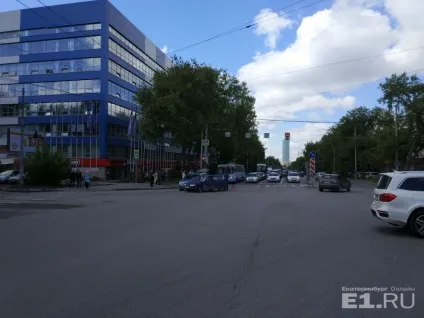 Як тепер їздити рух по Малишева після виділення смуги для автобусів перетворився на хаос