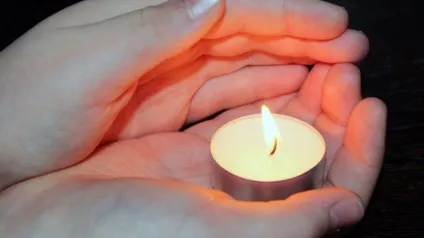 Як видаляти плями від воску свічки журнал дев'ять трендів, дев'ять трендів (плями) Як видаляти плями від воску свічки журнал дев'ять трендів, дев'ять трендів