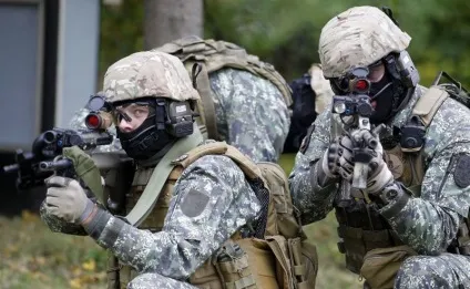 Як виглядають спецназівці різних країн (різних) Як виглядають спецназівці різних країн
