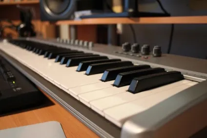 Як вибрати midi-клавіатуру