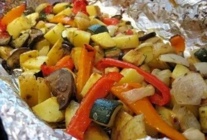 Як запекти картоплю у фользі в духовці по-різному