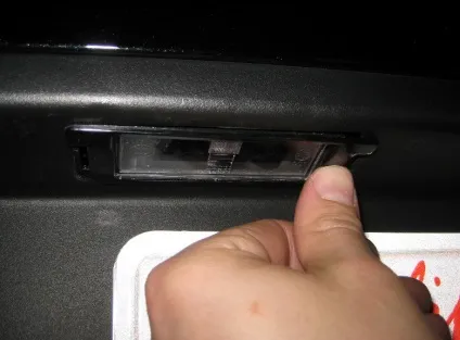 Як замінити лампу в підсвічування номера kia rio, hyundai по-російськи (підсвічування) Як замінити лампу в підсвічування номера kia rio, hyundai по-російськи