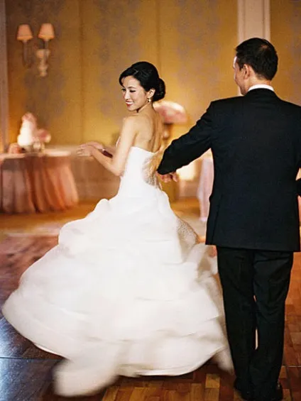 Як змусити гостей на весіллі танцювати - topwedding (танцювати) Як змусити гостей на весіллі танцювати - topwedding