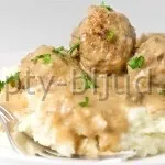 Картопля з куркою і грибами у вершковому соусі