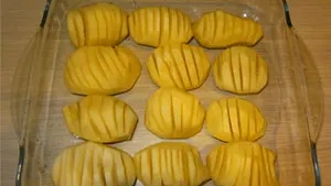 Картопля з ковбасою в духовці (духовці) Картопля з ковбасою в духовці