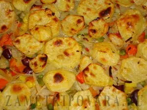 Картопля з овочами, запечений в духовці, прості кулінарні рецепти з фотографіями (картопля) Картопля з овочами, запечений в духовці, прості кулінарні рецепти з фотографіями