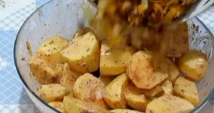 Картопля з грибами (з м'ясом, під майонезом) в духовці рецепти (м'ясом) Картопля з грибами (з м'ясом, під майонезом) в духовці рецепти