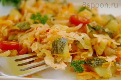 Капуста тушкована з кабачками рецепт, який вас 100% порадує! 8 ложок (натираємо крупній тертці) Капуста тушкована з кабачками рецепт, який вас 100% порадує! 8 ложок
