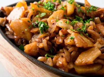 Картопля з смаженими грибами, рецепт приготування