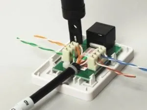 Комп'ютерна розетка rj45 підключення і монтаж на стіну (комп'ютерну розетку) Комп'ютерна розетка rj45 підключення і монтаж на стіну