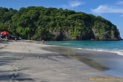 Гарний пляж на сході бали - white sand beach, він же virgin beach (пляж) Гарний пляж на сході бали - white sand beach, він же virgin beach
