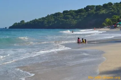 Гарний пляж на сході бали - white sand beach, він же virgin beach (пляж) Гарний пляж на сході бали - white sand beach, він же virgin beach