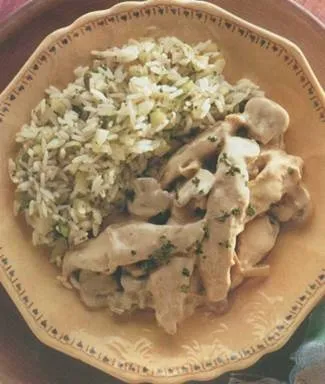 Курка по-строгановски - рецепти з фото крок за кроком, як приготувати курку по-строгановски (по-строгановски) Курка по-строгановски - рецепти з фото крок за кроком, як приготувати курку по-строгановски