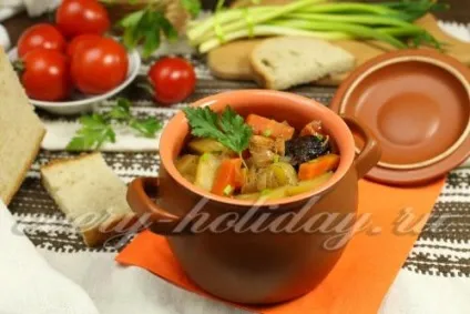 Курка з чорносливом в духовці в горщиках, рецепт з фото (морква) Курка з чорносливом в духовці в горщиках, рецепт з фото