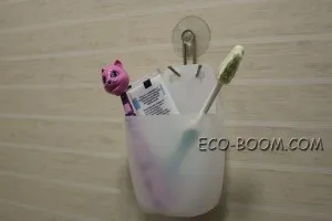 Лайфхак в стилі еко підставка для зубних щіток з пластикової пляшки, eco-boom (лайфхак) Лайфхак в стилі еко підставка для зубних щіток зі пластикової пляшки, eco-boom