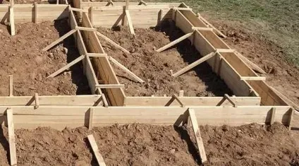 Стрічковий, заливний фундамент своїми руками фото, відео