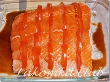Лосось запечений з помідорами в духовці (запечений) Лосось запечений з помідорами в духовці